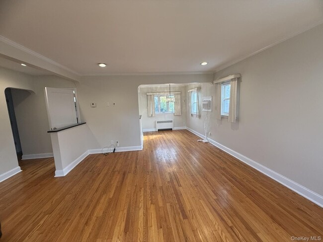 Building Photo - 147 Primrose Dr