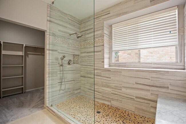 Foto del edificio - 805 Black Locust Drive West