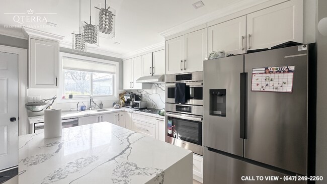 Photo du bâtiment - 472 Three Valleys Cres