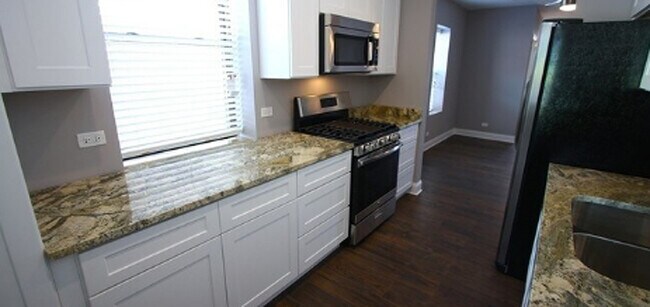 Foto del edificio - 1120 W Addison St