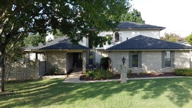 Building Photo - 304 Fawn Ln