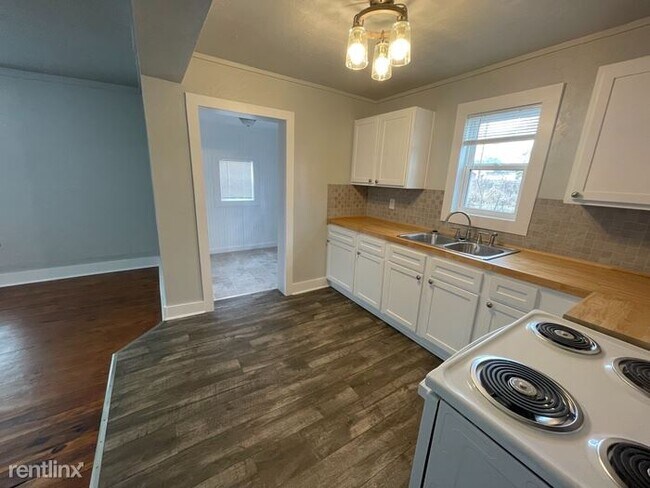 Building Photo - 2 br, 1 bath House - 1214 W Logan Ave