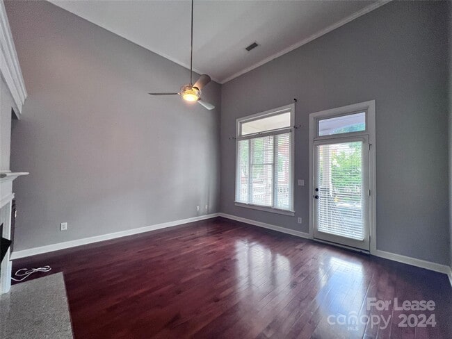 Building Photo - 4936 S Hill View Dr
