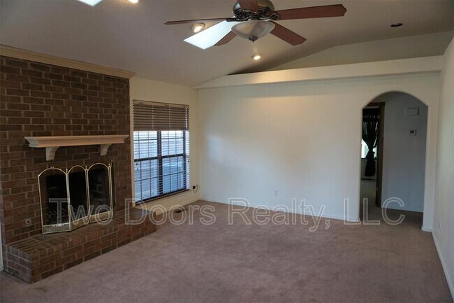Foto del edificio - 785 Kingsgate Rd