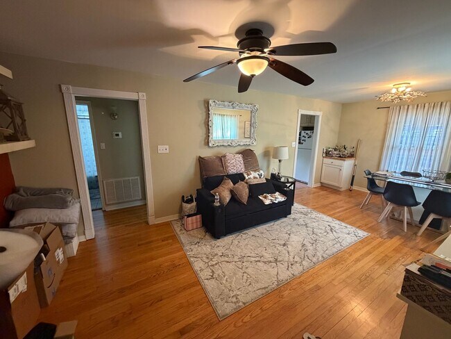 Foto del edificio - 7715 Durvin Dr