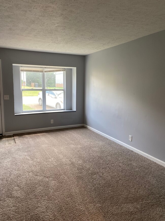 Foto del edificio - 738 Flint Ridge Dr