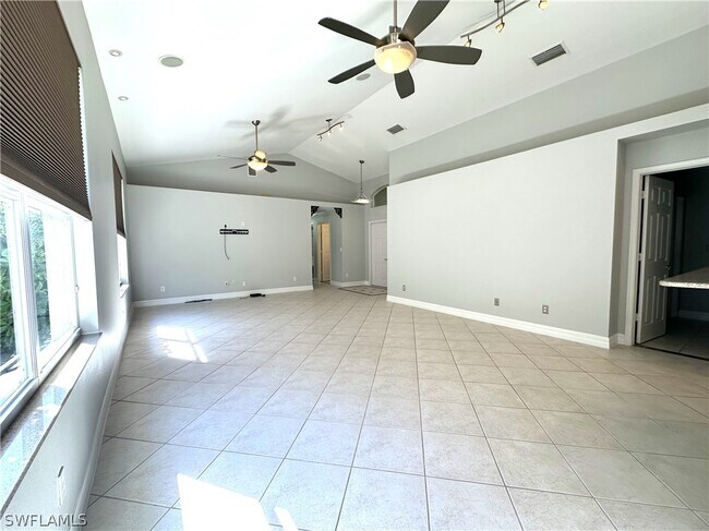 Foto del edificio - 1356 Triandra Ln
