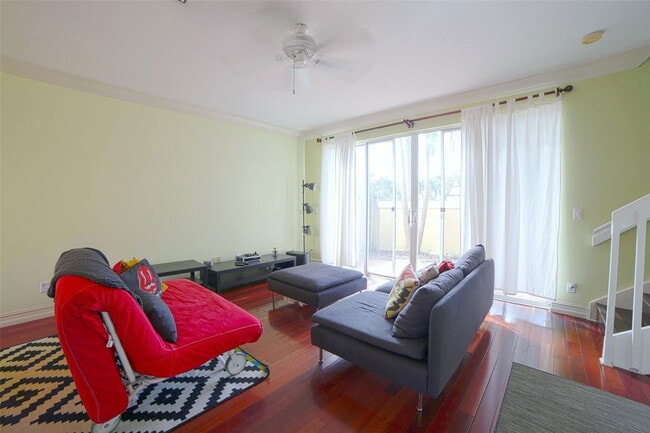 Foto del edificio - 836 SE 4th Ct