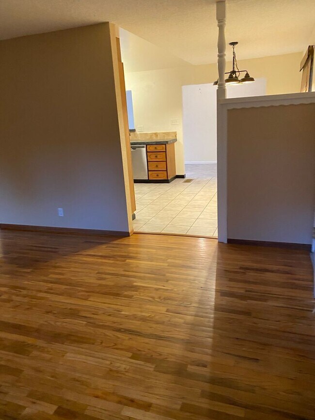 Building Photo - 4621 Azalea Dr