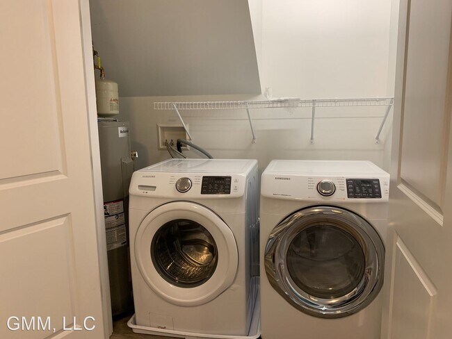 Foto del edificio - 50 Upper Main St