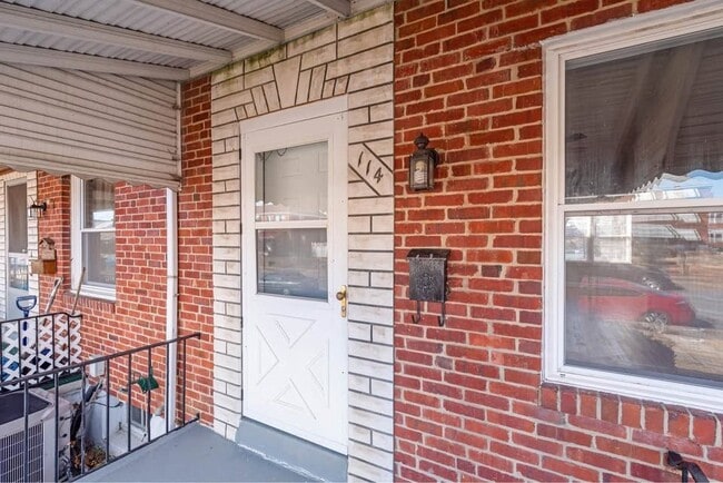 Building Photo - 114 Riverthorn Rd