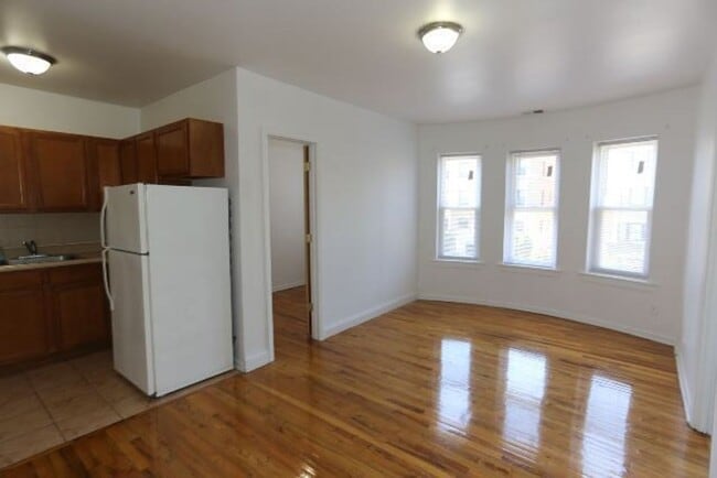 Building Photo - 4501 Malden St