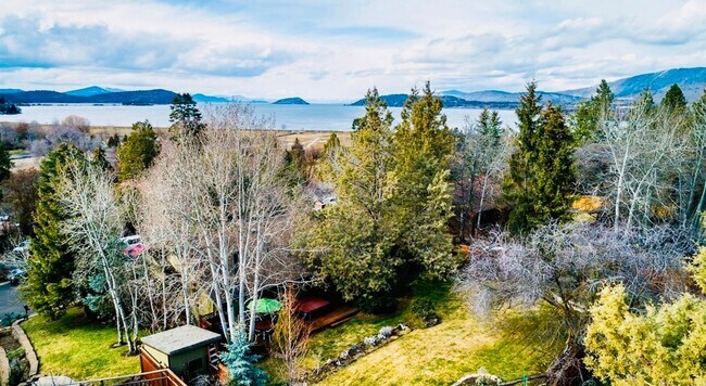Foto del edificio - 3 Bdrm, 3 Bath home in Lynnewood with Gourmet Kitchen, 3 miles to Sky Lakes Medical Ctr and OIT