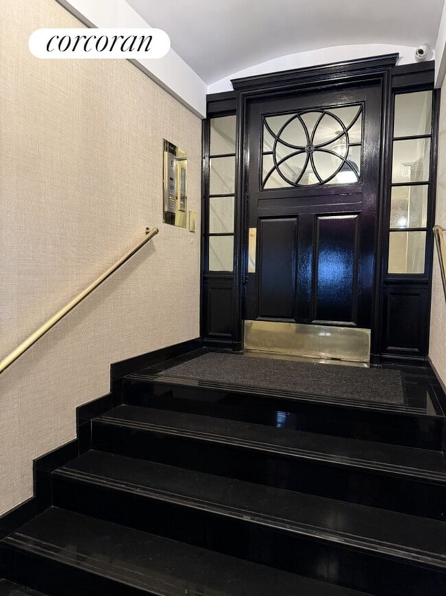 Building Photo - 424 E 57th St