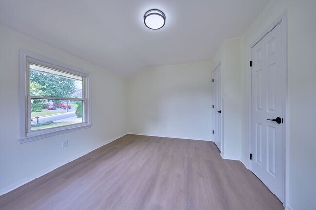 Foto del edificio - 2924 Gracefield Rd