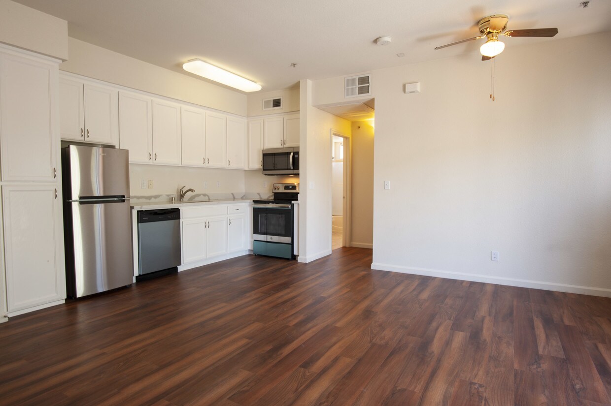Primary Photo - 2315 Lomitas Ave