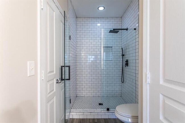 Foto del edificio - 10 Perimeter Summit Blvd