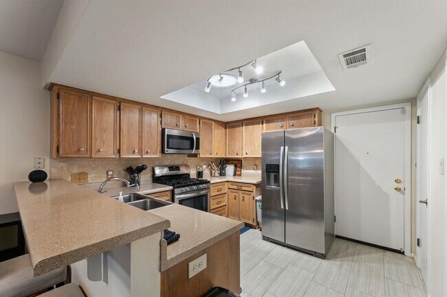 Foto del edificio - 9106 Rockcrest Cir