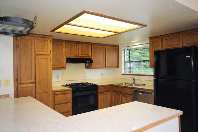 Foto del edificio - Beautiful 3 Bedroom Tri-Level Home In Federal Way!