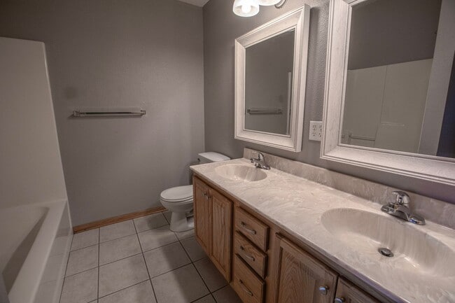 Interior Photo - Granite Shores