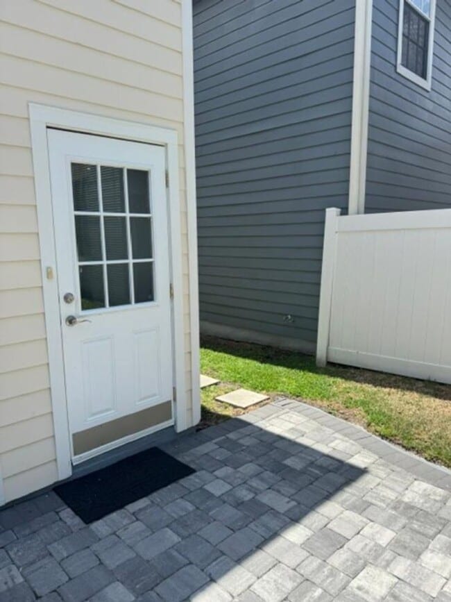 Building Photo - 1 Bedroom 1 Bath Renovated Garage Apartment in the Main Village of Celebration