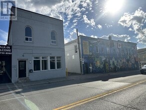 Building Photo - 9 Wellington St E