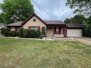 Building Photo - 10464 Kristen Dr S