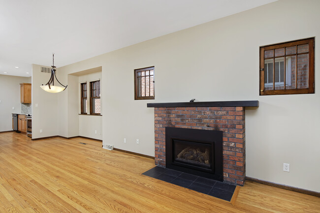 Open floor plan - 1003 Adams St
