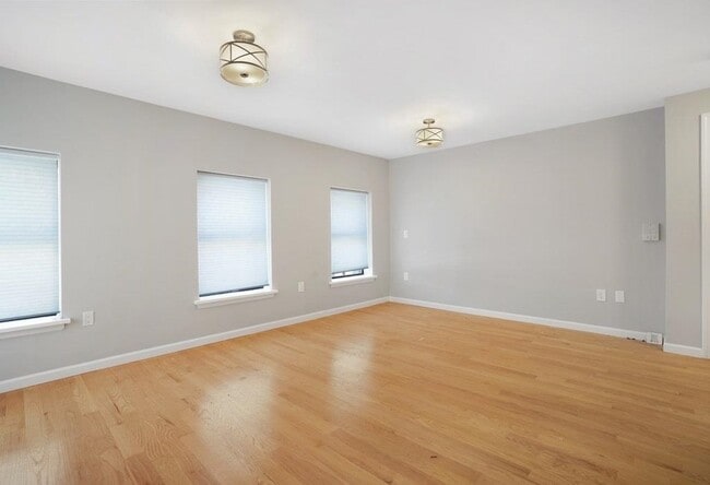 Building Photo - 565 1st St