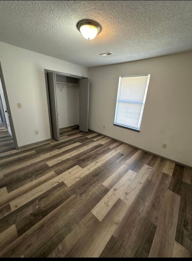 Building Photo - North East Side Duplex