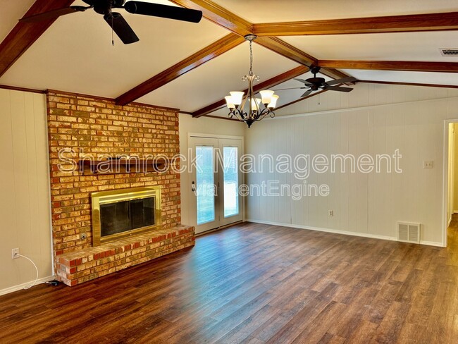 Foto del edificio - 5740 Lakemont Dr