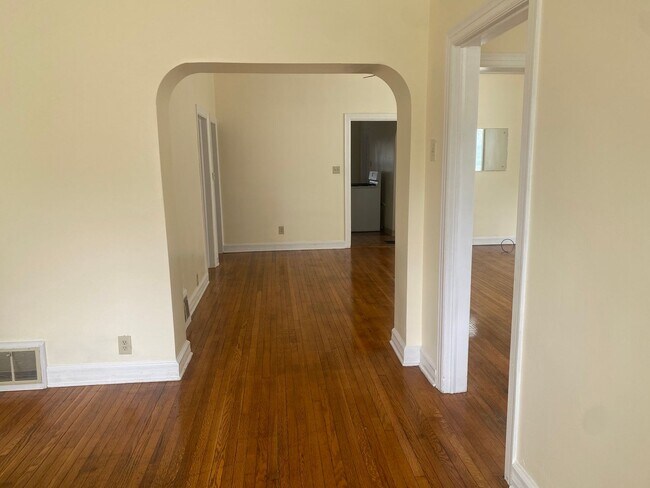 Foto del edificio - 210 N Central Ave