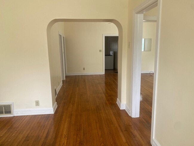 Photo - 210 N Central Ave. Urbana, IL Apartment
