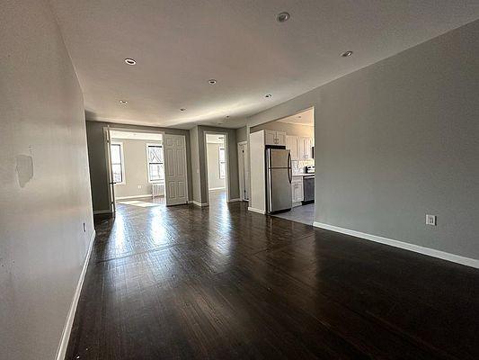 Foto principal - 3 bedroom in BRONX NY 10462