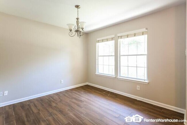 Building Photo - Available Now!!! 4 Bed / 2.5 Bath Home