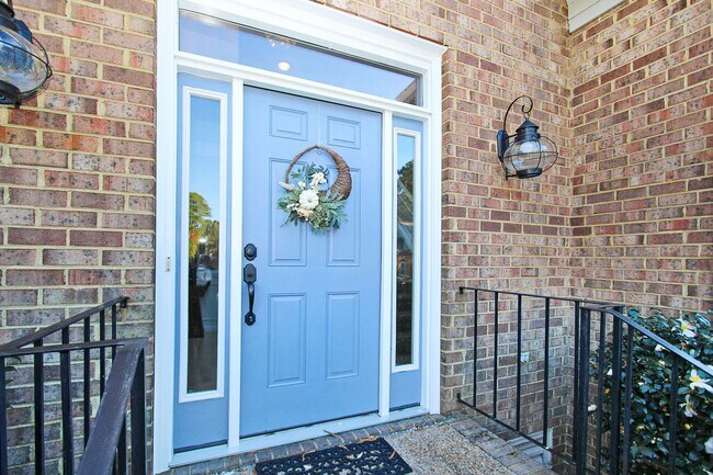 Foto del edificio - Call Victoria Jenkins at 757-525-7157 for more information