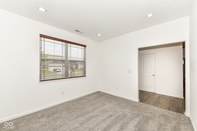 Foto del edificio - 291 Limerick Ln