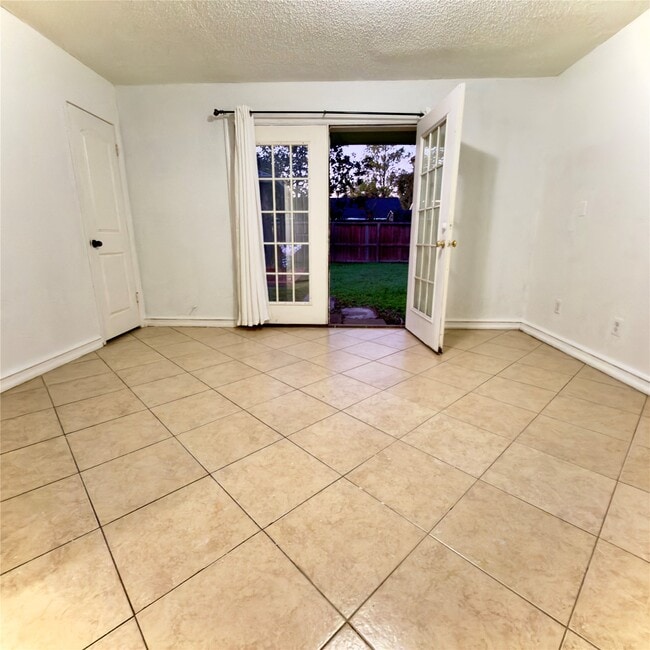 Building Photo - 6406 Tall Willow Dr