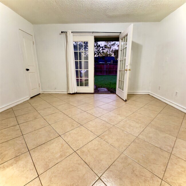 Foto del edificio - 6406 Tall Willow Dr
