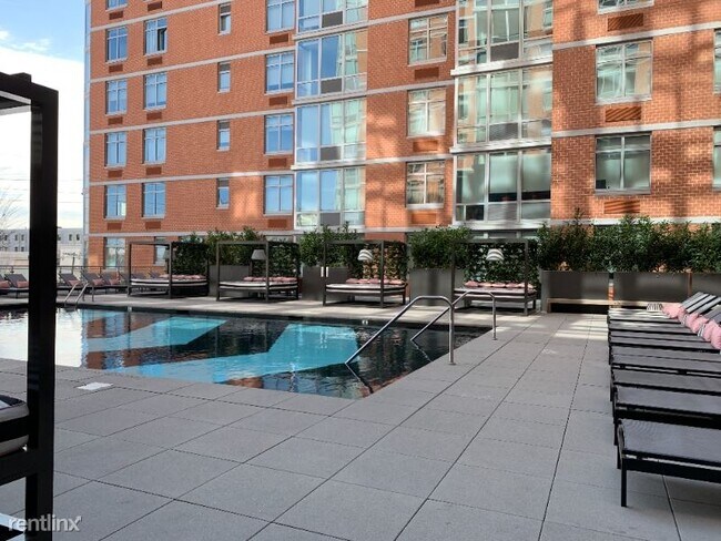 Foto del edificio - 7700 River Rd