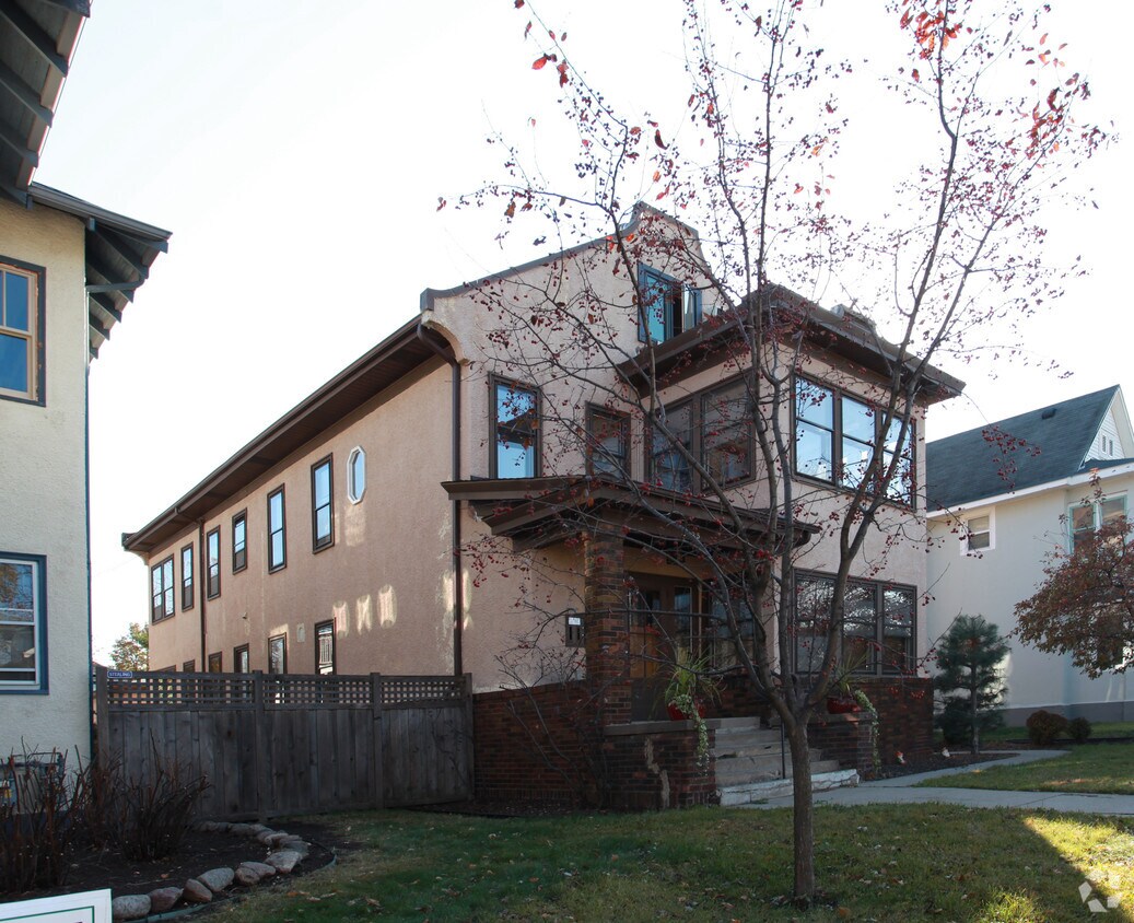 Building Photo - 3225 Dupont Ave S