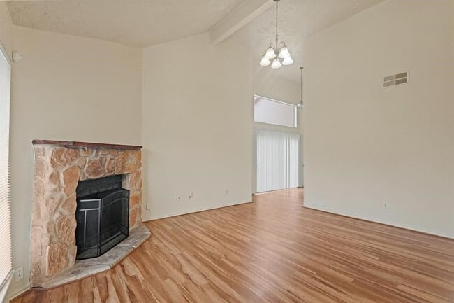 Foto del edificio - 8731 Croteau Dr