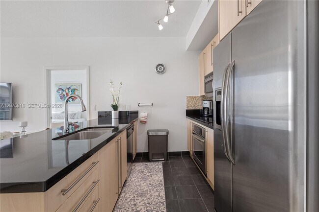 Foto del edificio - 79 SW 12th St