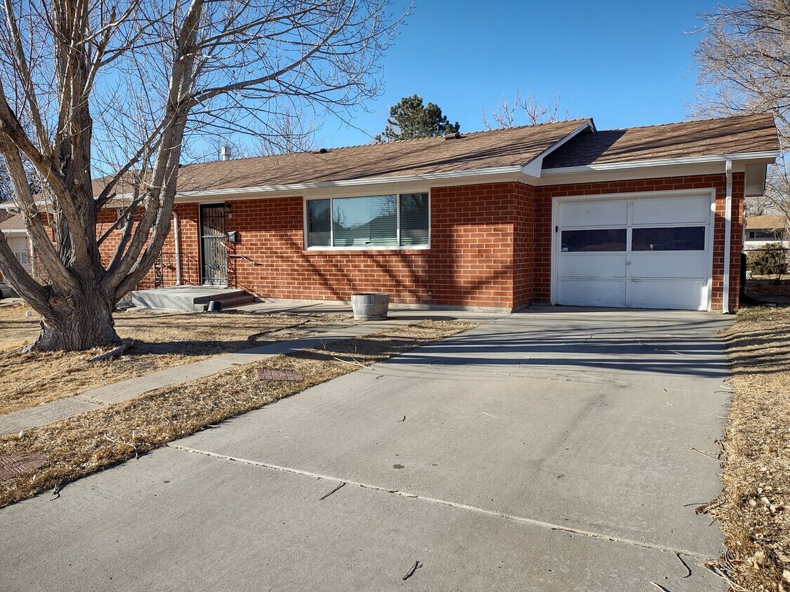Primary Photo - ALL PROSPECTIVE TENANTS MUST SUBMIT A $58 ...