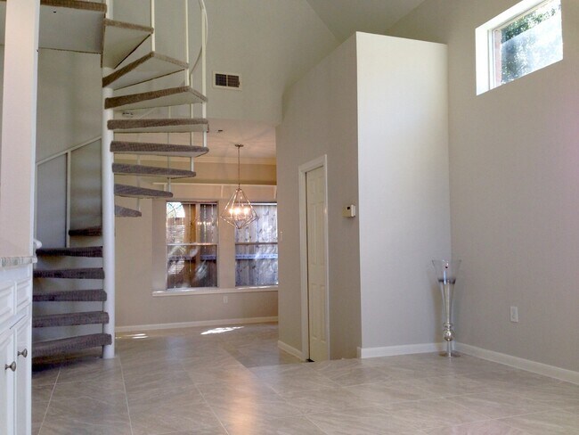 Building Photo - 5515 Strack Rd