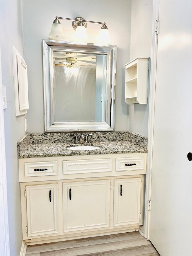 Building Photo - 422 Gamewood Dr