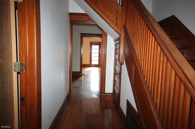 Building Photo - 5 br, 2 bath House - 1001 Davis St Availab...
