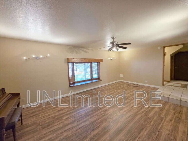 Foto del edificio - 2589 N Oakmont Dr