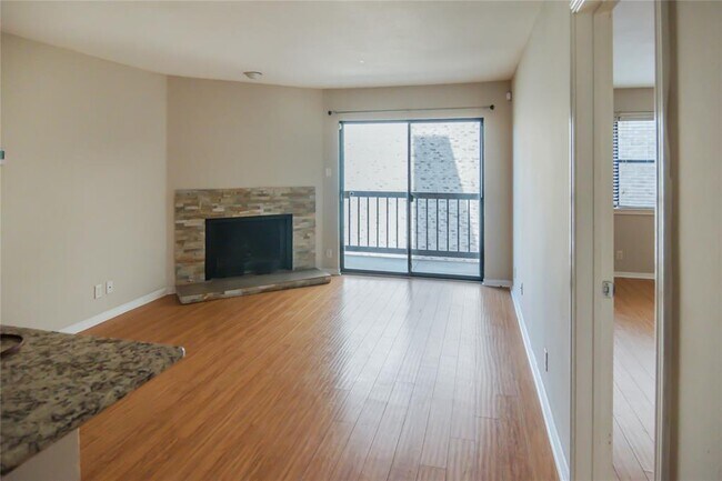 Building Photo - 8888 Tallwood Dr