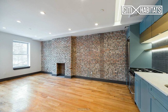 Building Photo - 1066 Park Pl
